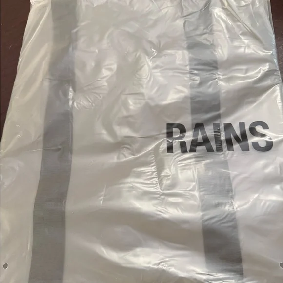 Rains Hilo Weekend Waterproof Duffel Bag NWT Dark Grey