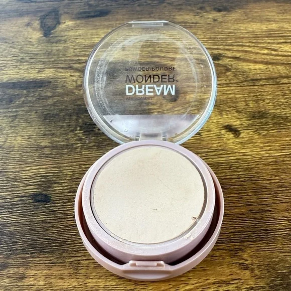 Maybelline Compact Powder in Soft Beige