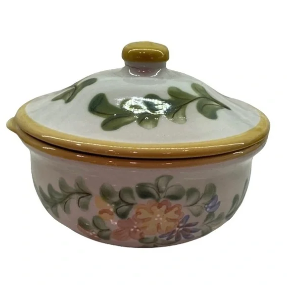 Vintage Artistry Pottery Bundt Jello Cake Mold.   Beautifully Painted