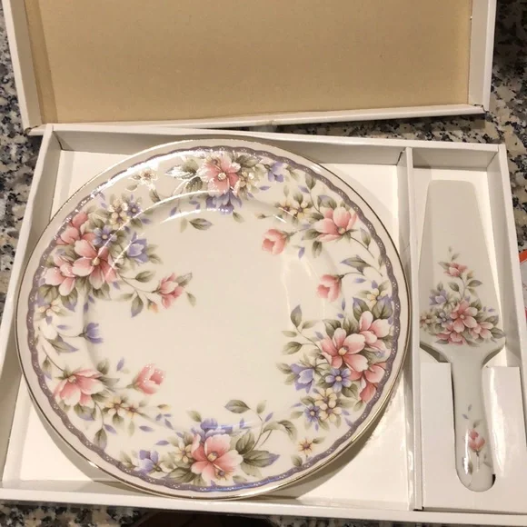 Andrea Sadek Porcelain Cake Plate & Server Gift Boxed