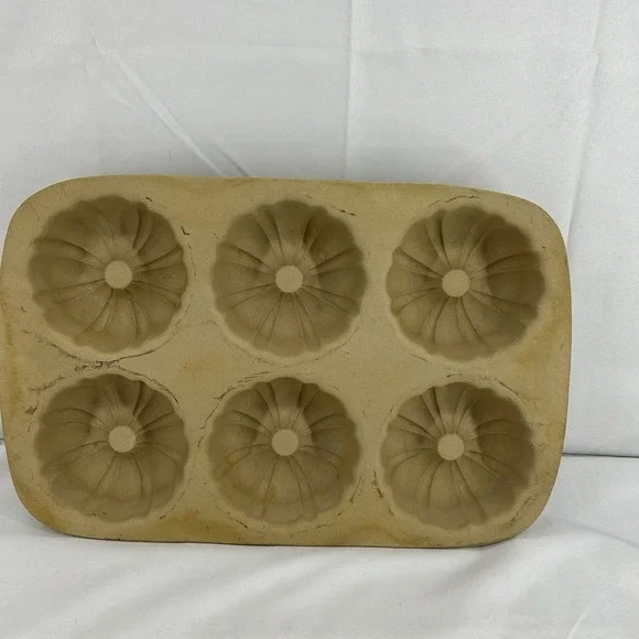 Pampered Chef Stoneware Mini Fluted Bundt Pan Family Heritage Classic