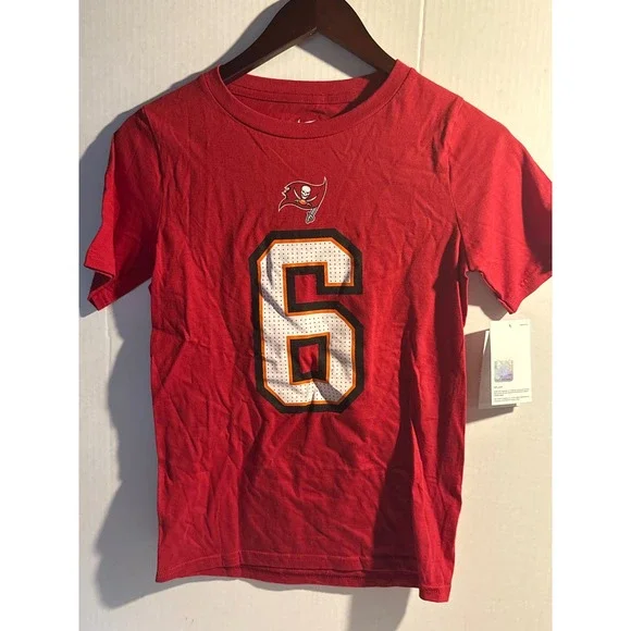 Nike Tampa Bay Buccaneers Baker Mayfield 6 Youth Red T-Shirt‎ Size Medium 10/12