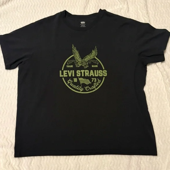 Levi's Classic Black Tee with Green Levi Graphic. Size XL 😁