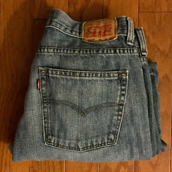 Levi’s 550 Relaxed Fit Zipper 🪰 Jeans!