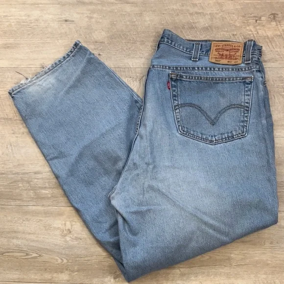 Levi’s Men’s 560 Comfort Fit Jeans Size 42