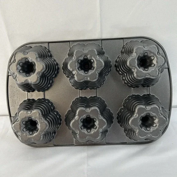 Nordic Ware Platinum Series Mini-Festival Bundt Pan Heavy Cast Aluminum 45437