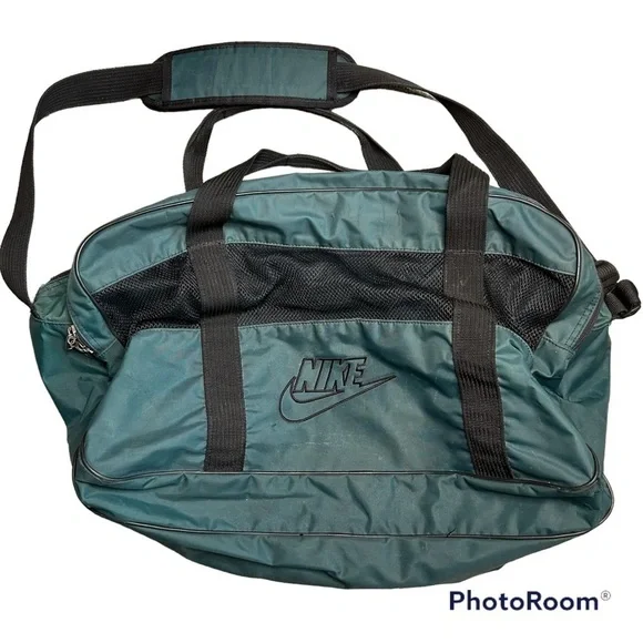 𝅺late 90s Nike Duffle Bag