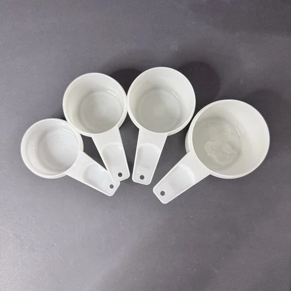 Vintage Tupperware Measuring Cup Set Of 4 White‎ Plastic GUC Stackable Nesting