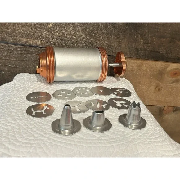 Vtg Mirro‎ Cookie Pastry Press Decorator Set w/9 Plates & 3 Tips Aluminum Copper