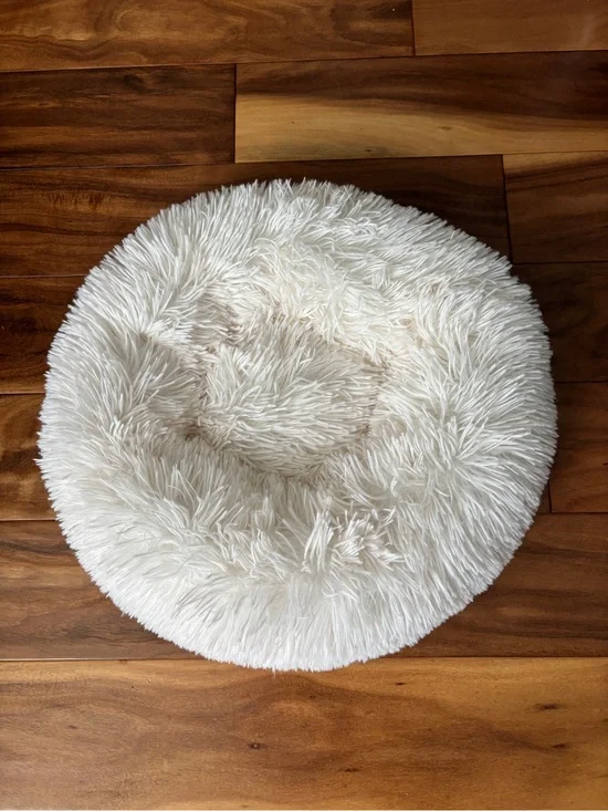 Cozy Cream Shag Round small dog/ cat bed