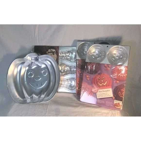 Vintage Wilton Halloween Cake Pan Lot Jack O Lantern Pumpkin & Mini Pumpkin Baki