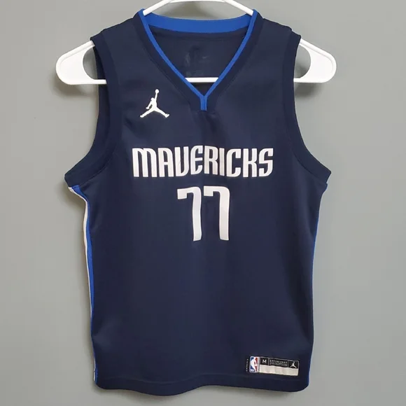 DONCIC #77 Kids Mavericks Jersey (sz M)