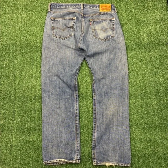 Y2K 2000's Levi's 501 Medium Wash Jeans