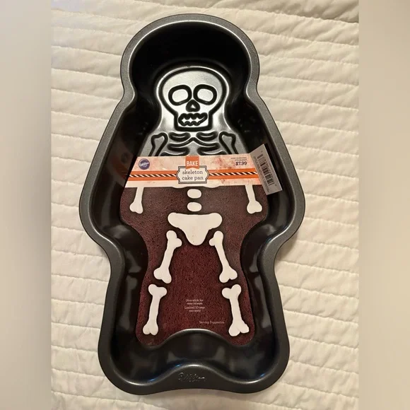 Wilton Skeleton Cake‎ Pan Halloween Nonstick Baking Mold 2105-8487 NWT