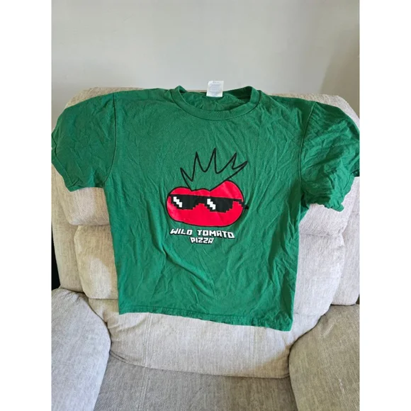 Wild Tomatos 🍅 Pizza t-shirt size large.