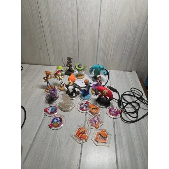 DISNEY INFINITY Figures Lot Character Power Discs Portal Base Everything Pict