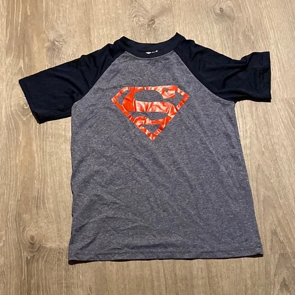 Boys Superman shirt drifit M
