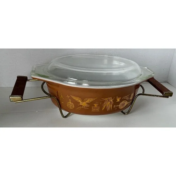 Pyrex Vintage Casserole Early American 1.5 QT Oval Brown Gold with Cradle Lid