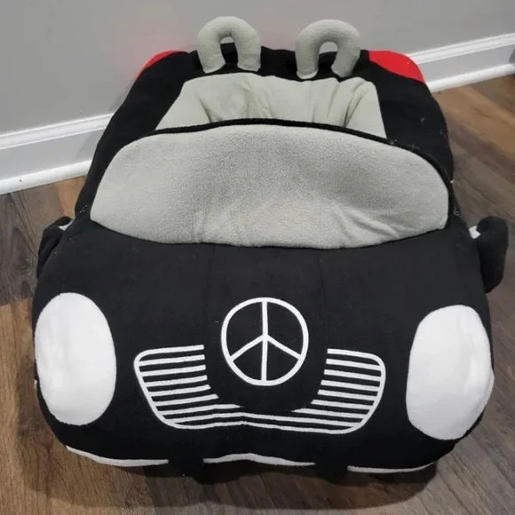 Dog bed New thick black convertible NEW car shapped Fluffy