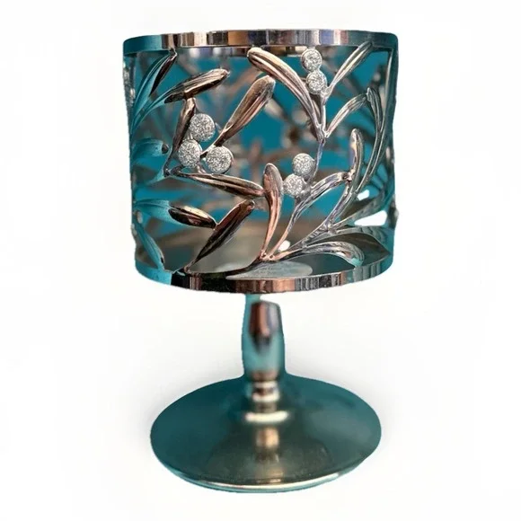 Bath &‎ Body Work 3-Wick Candle Holder Candle Pedestal Winter Leaves & Berries