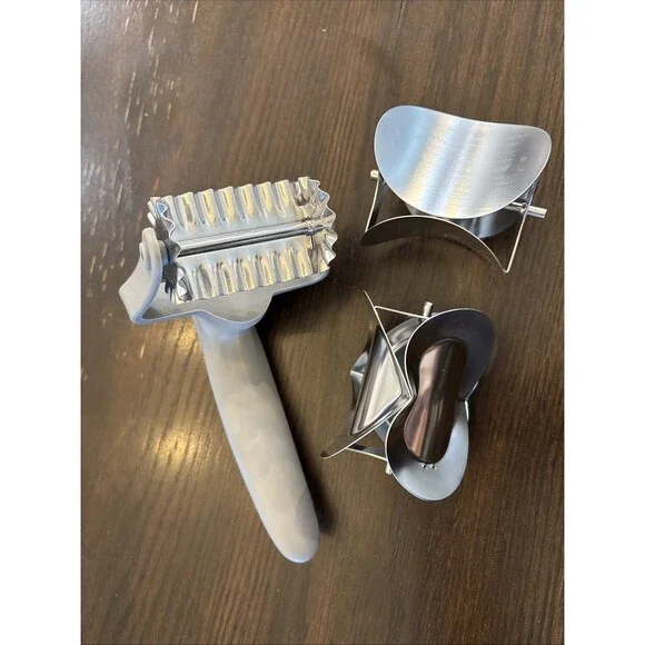 Pampered Chef Rolling Cookie Cutter # 1442 & Attachments Kitchen Dough Roller