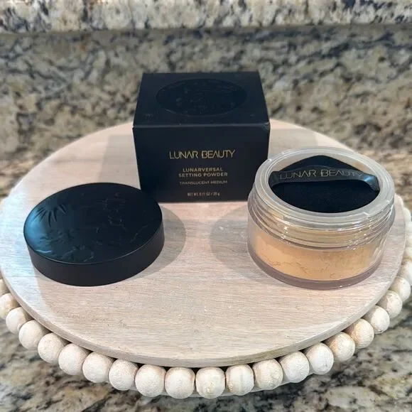 Lunar Beauty Translucent Medium Setting Powder - Black and Tan