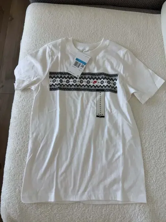 NWT Nike Kids Graphic T-Shirt White Fair Isle Print Size M