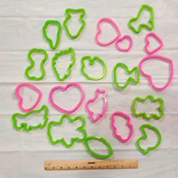 Large Lot of 20 Various Plastic Cookie Cutters ~ Bear Bone Fish Duck Heart Dino