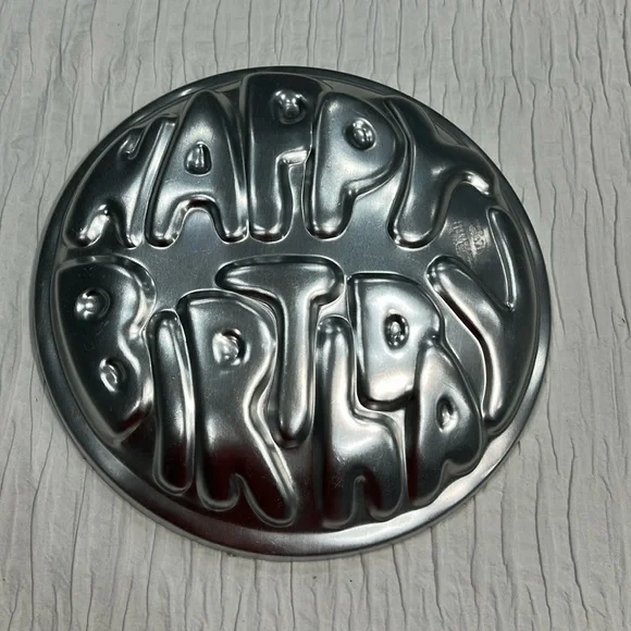 Wilton‎ mold  Happy Birthday cake mold