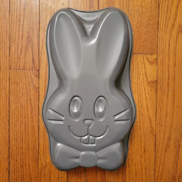 Wilton Easter Bunny Cake Pan Shaped Baking‎ Mold Holiday Rabbit Party Non Stick