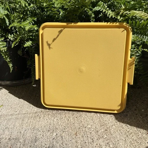 Vintage TUPPERWARE Harvest Gold Square Cake Carrier‎ Bottom 1241-3