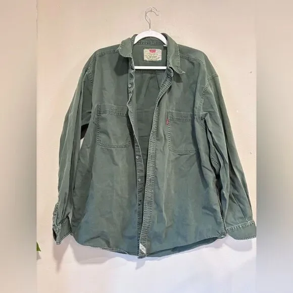Vintage 90s Levi's Men's Green Button Up 💯 cotton