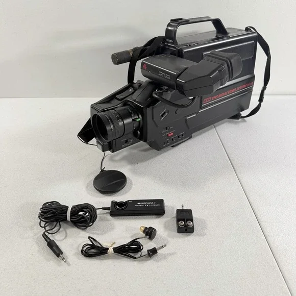 Vintage GE 9-9806 VHS Movie Video System Camcorder POWERS ON AS IS READ DESC.