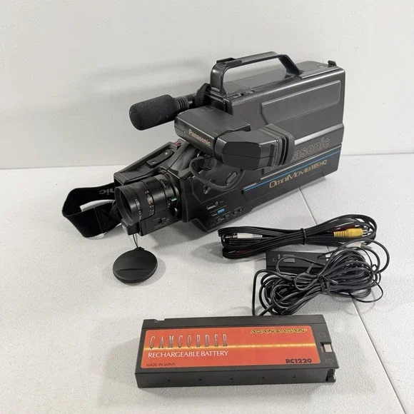 Vintage Panasonic OmniMovie VHS Camcorder PV-320D POWERS ON AS IS READ