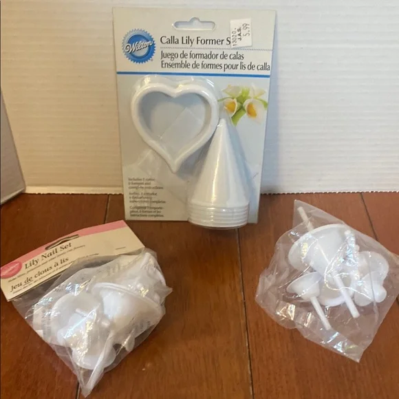 Wilton White Cake Toppers Calla Lily formers & nail  set cake decorating
