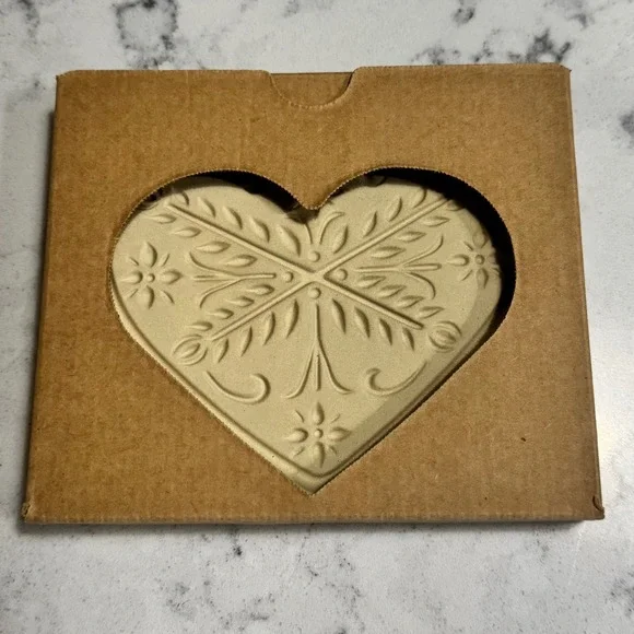 Pampered Chef Anniversary Heart Cookie Mold Stoneware Embossed Design NEW 2000‎