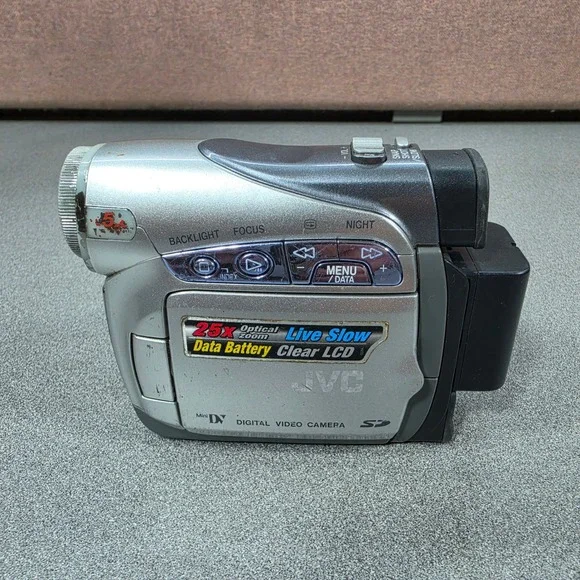 JVC GR-D270U MiniDV Digital Video Camera Camcorder 25x Optical Zoom FOR PARTS