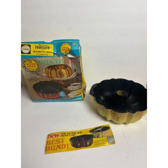Vintage‎ Nordic Ware Bundt Pan 12 Cup Cast Aluminum Harvest Gold Yellow 70s Box