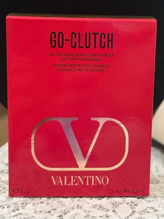 Valentino Go-Clutch Soft Matte Radiance Powder - Red with Gold Logo