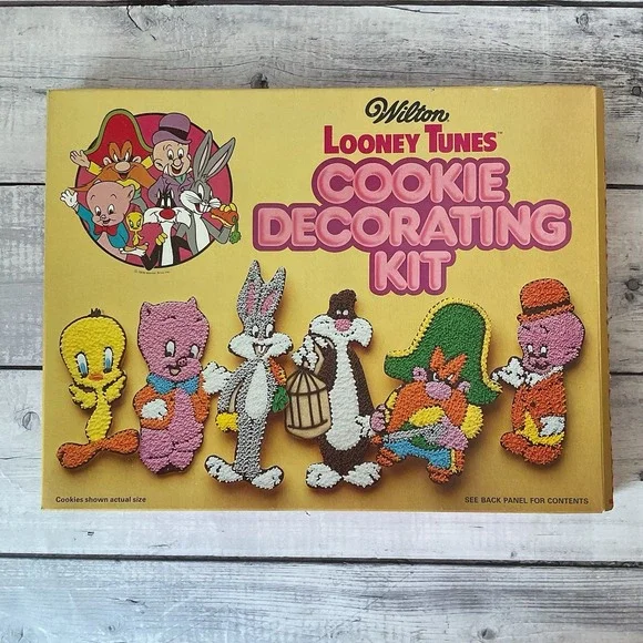 Wilton Looney Tunes Cookie Cutters Decorating Kit 1978 Warner Bros Bugs Bunny