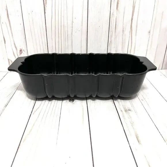Nordic Ware Pro Gray Cast Bundt Loaf Cake Pan Baking 9 cup Cast Aluminum
