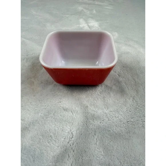 Pyrex 501B Red Square Baking Dish Small‎ Vintage Kitchenware