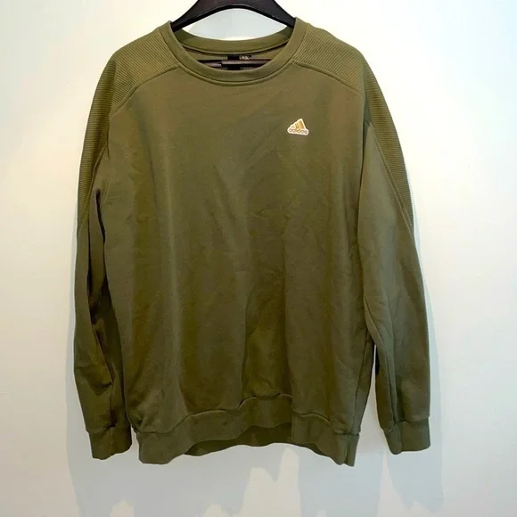 Adidas crewneck sweatshirt. Men’s size medium