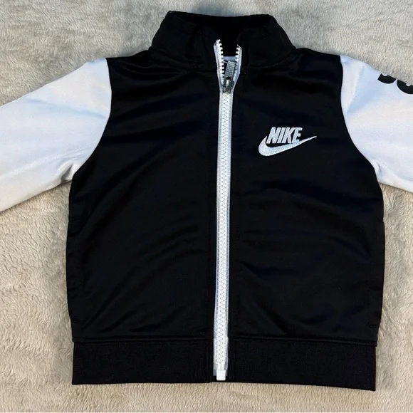 Kids 9M‎ Nike Black and White Track Jacket