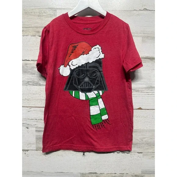 Star Wars T-Shirt Boys Medium Red Darth Vader Santa Hat Christmas EUC