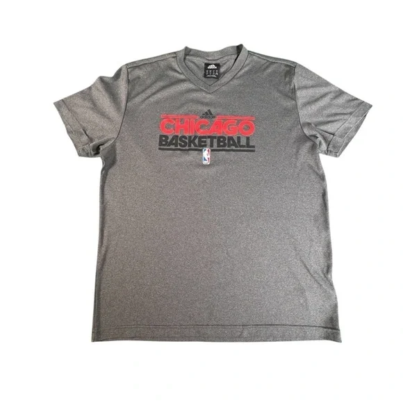 Adidas Chicago Basketball NBA Shirt Mens XL Gray Short Sleeve V-Neck Performance