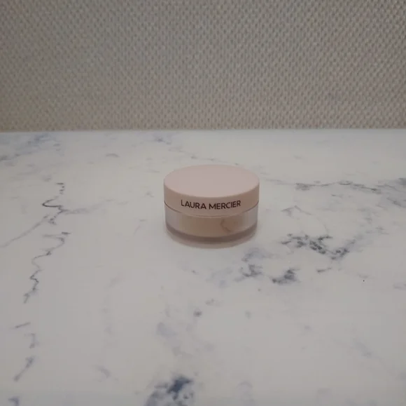 Laura Mercier Translucent Loose Setting Powder Mini Travel Size .05 Oz