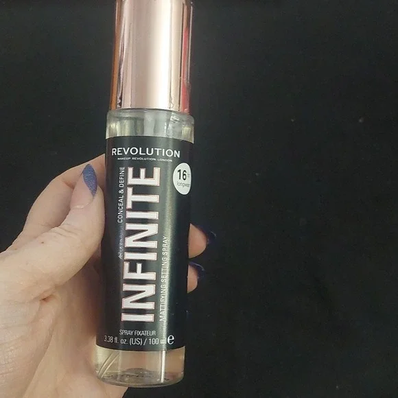 Makeup‎ Revolution infinite setting spray