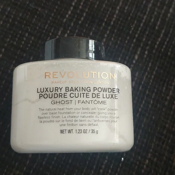 New rmakeup evolution baking powder‎ Ghost