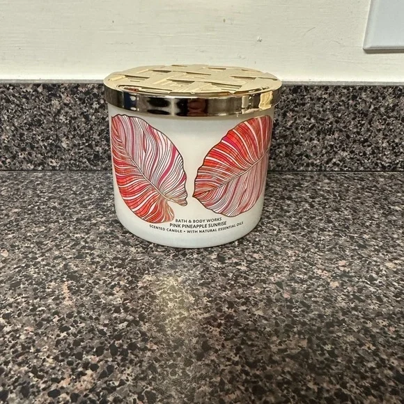 Bath and Body Works 3 Wick Candle